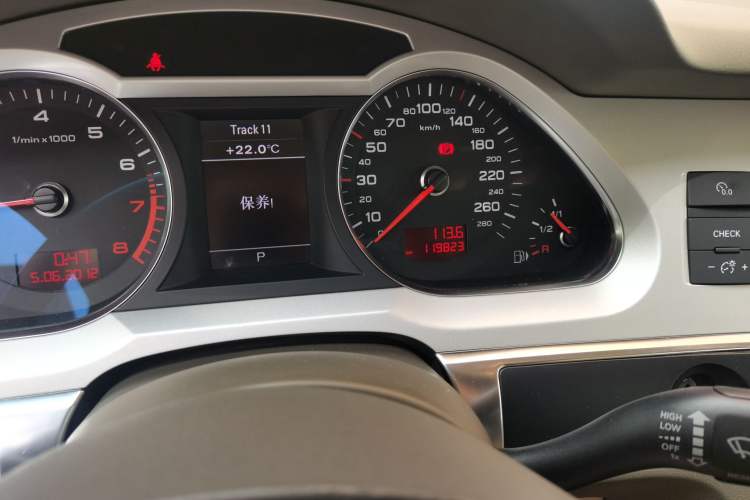 Used Audi A6L 2011 2.4L Comfort Edition Odometer Close Up