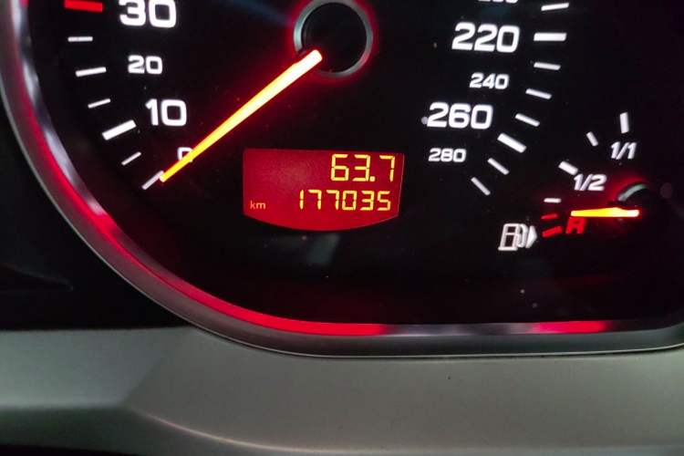 Used Audi A6L 2011 2.0 TFSI Automatic Standard Edition Odometer Close Up