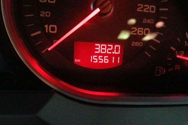 Used Audi A6L 2011 2.0 TFSI Automatic Standard Edition Odometer Close Up