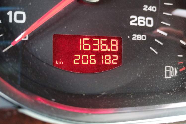 Used Audi A6L 2011 2.7 TDI Comfort Model Odometer Close Up