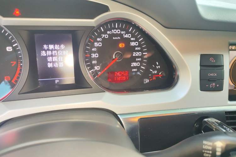 Used Audi A6L 2011 2.0 TFSI Automatic Standard Edition Odometer Close Up