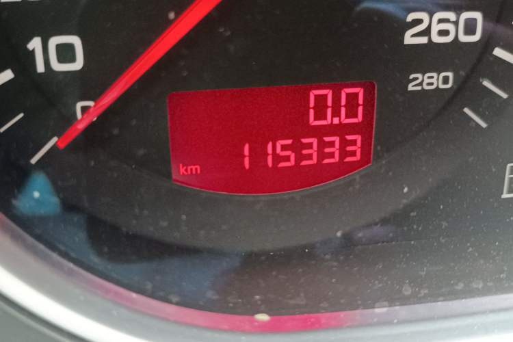 Used Audi A6L 2011 2.0 TFSI automatic Comfort trim Odometer Close Up