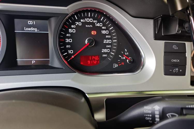 Used Audi A6L 2011 2.4L Comfort Edition Odometer Close Up
