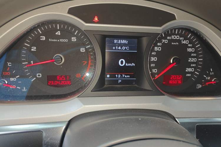 Used Audi A6L 2011 2.4L Comfort Edition Odometer Close Up