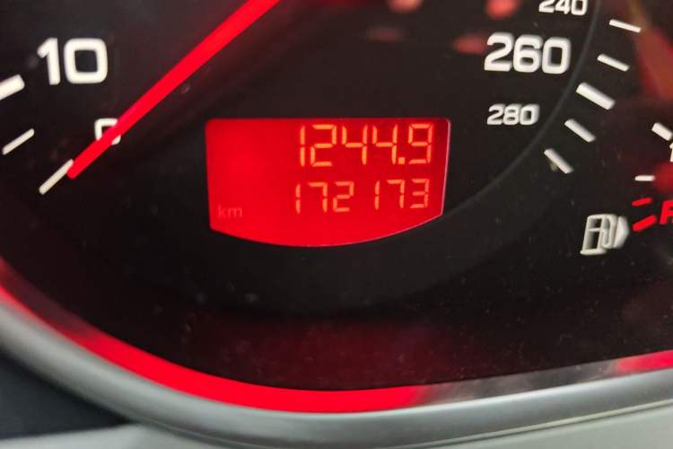 Used Audi A6L 2011 2.0 TFSI automatic Comfort trim Odometer Close Up
