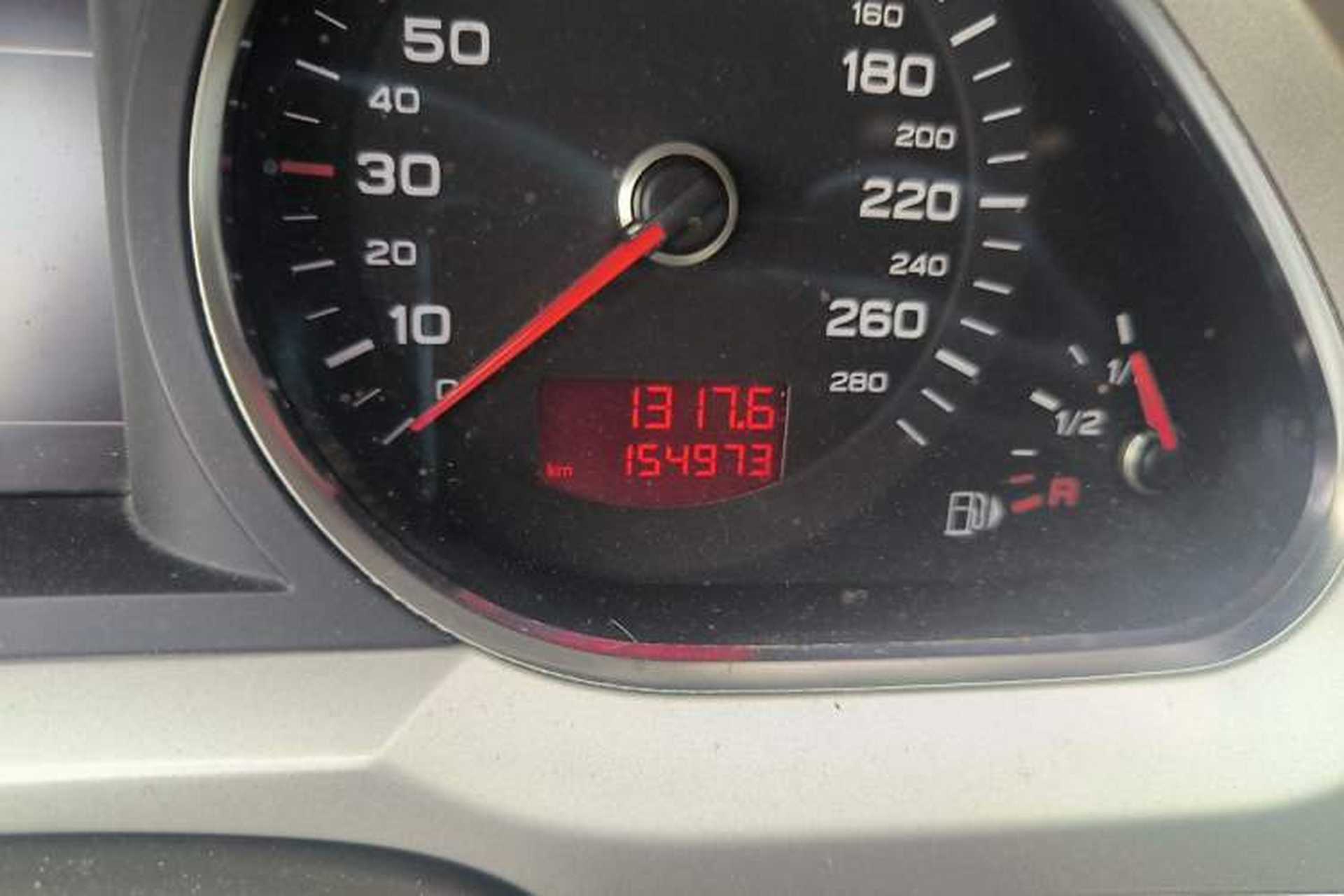 Used Audi A6L 2011 2.0 TFSI Automatic Standard Edition Odometer Close Up