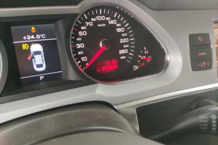 Used Audi A6L 2011 2.0 TFSI Automatic Standard Edition Odometer Close Up