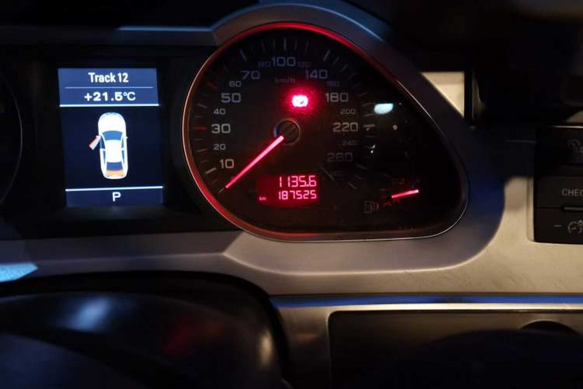 Used Audi A6L 2011 2.0 TFSI Automatic Standard Edition Odometer Close Up