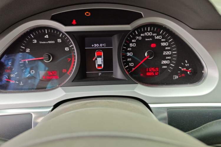 Used Audi A6L 2011 2.8 FSI Comfort Model Odometer Close Up