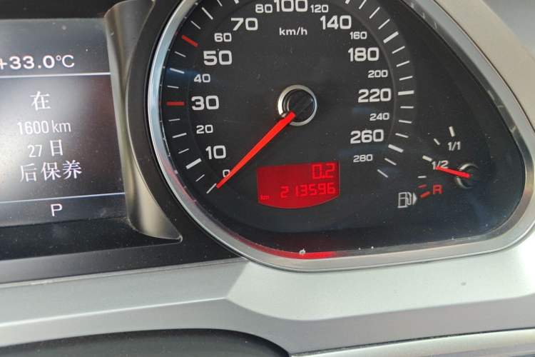Used Audi A6L 2011 2.0 TFSI Automatic Standard Edition Odometer Close Up