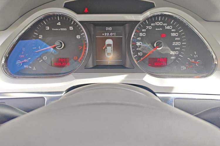 Used Audi A6L 2011 2.0 TFSI Automatic Standard Edition Odometer Close Up