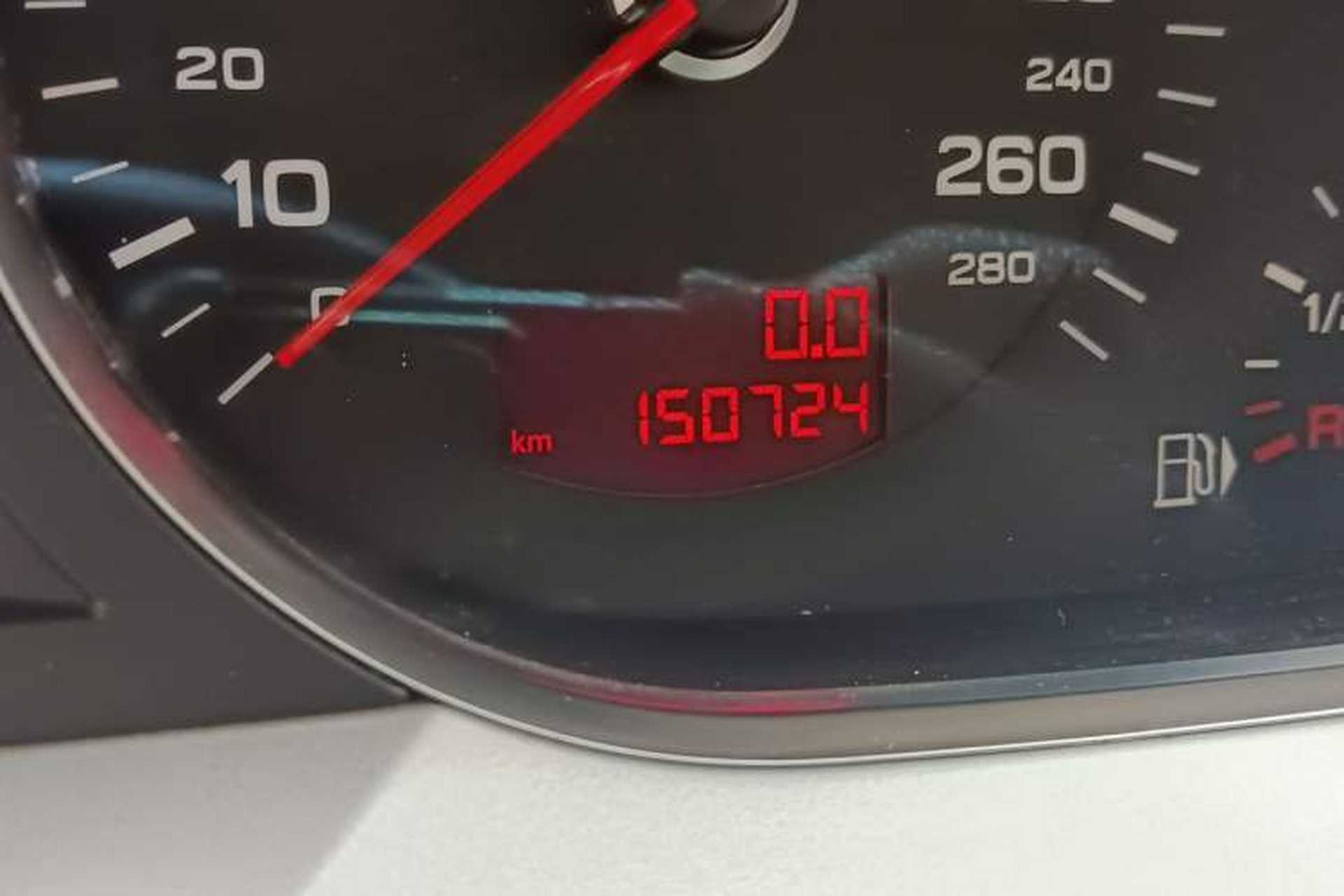 Used Audi A6L 2011 2.4L Comfort Edition Odometer Close Up