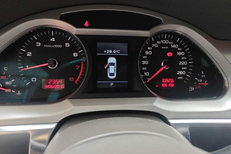 Used Audi A6L 2011 2.4L Comfort Edition Odometer Close Up