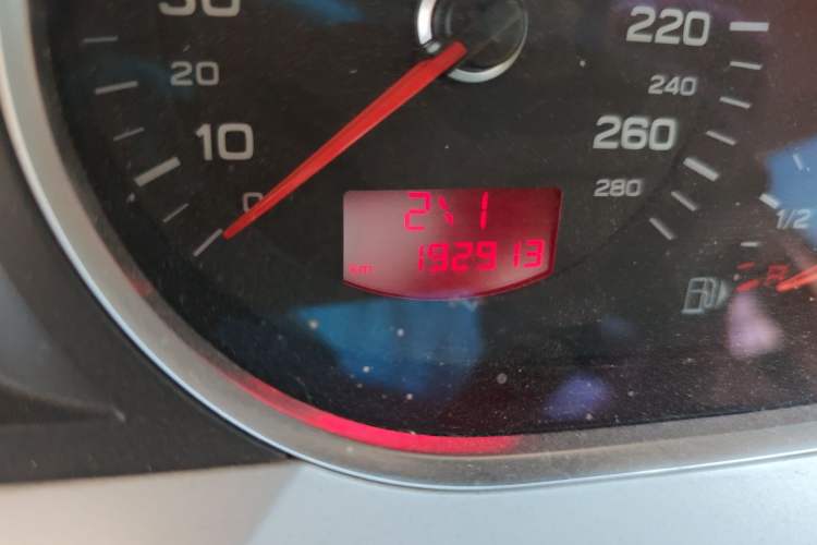 Used Audi A6L 2011 2.0 TFSI Automatic Standard Edition Odometer Close Up