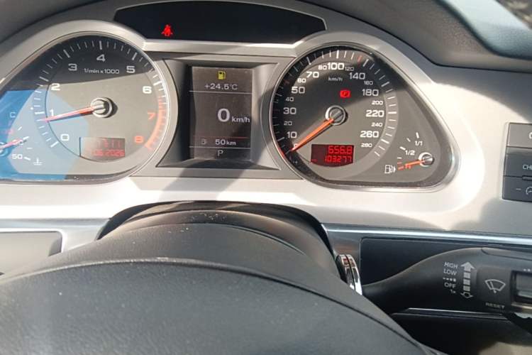 Used Audi A6L 2011 2.0 TFSI Automatic Standard Edition Odometer Close Up