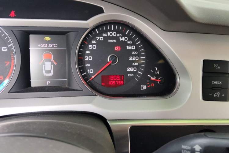 Used Audi A6L 2011 2.8 FSI Comfort Model Odometer Close Up