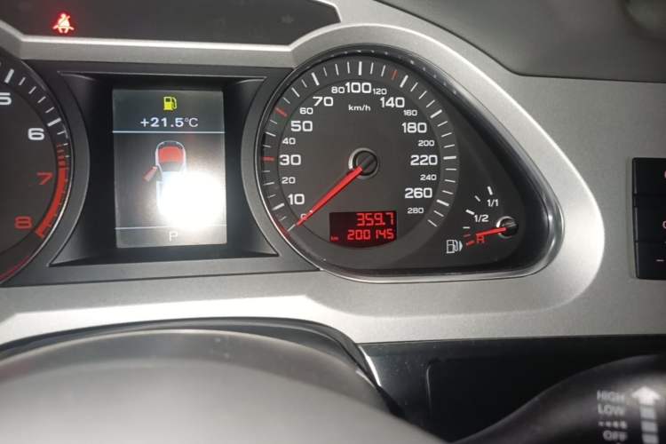 Used Audi A6L 2011 2.0 TFSI Automatic Standard Edition Odometer Close Up