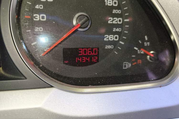 Used Audi A6L 2011 2.8 FSI Luxury Model Odometer Close Up