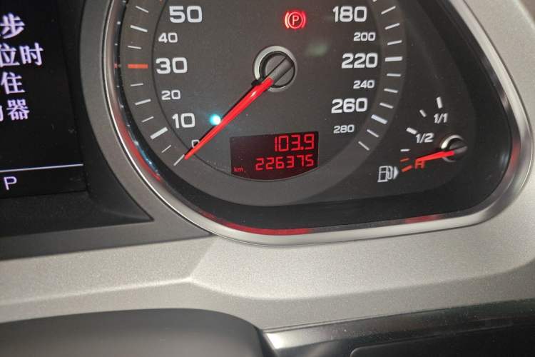 Used Audi A6L 2011 2.0 TFSI Automatic Standard Edition Odometer Close Up