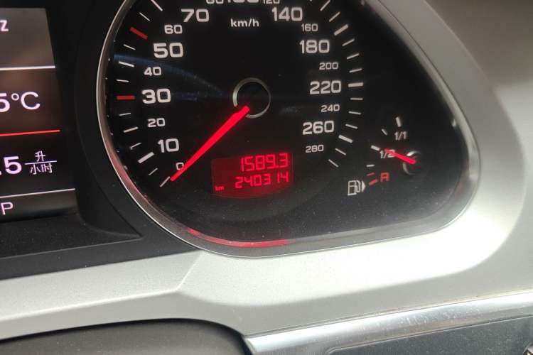 Used Audi A6L 2011 2.7 TDI Comfort Model Odometer Close Up