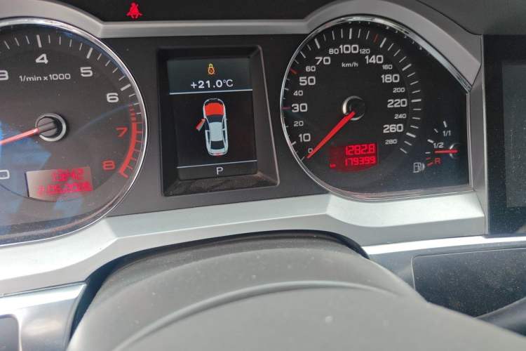 Used Audi A6L 2011 2.0 TFSI Automatic Standard Edition Odometer Close Up