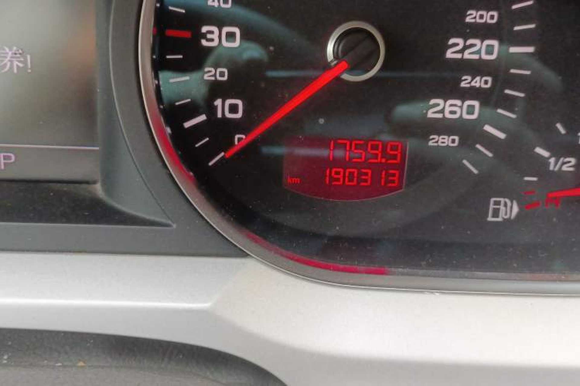 Used Audi A6L 2011 2.0 TFSI Automatic Standard Edition Odometer Close Up