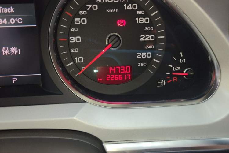Used Audi A6L 2011 2.0 TFSI Automatic Standard Edition Odometer Close Up