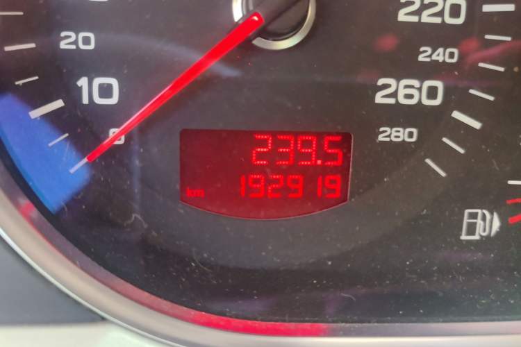 Used Audi A6L 2011 2.8 FSI Comfort Model Odometer Close Up