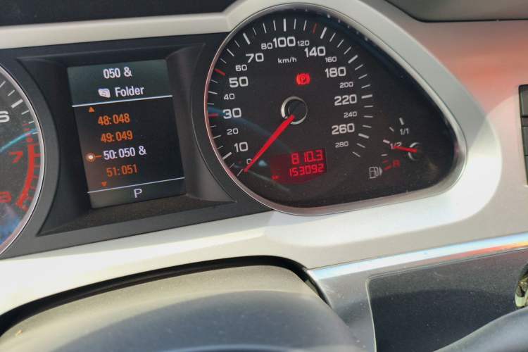 Used Audi A6L 2011 2.0 TFSI Automatic Standard Edition Odometer Close Up