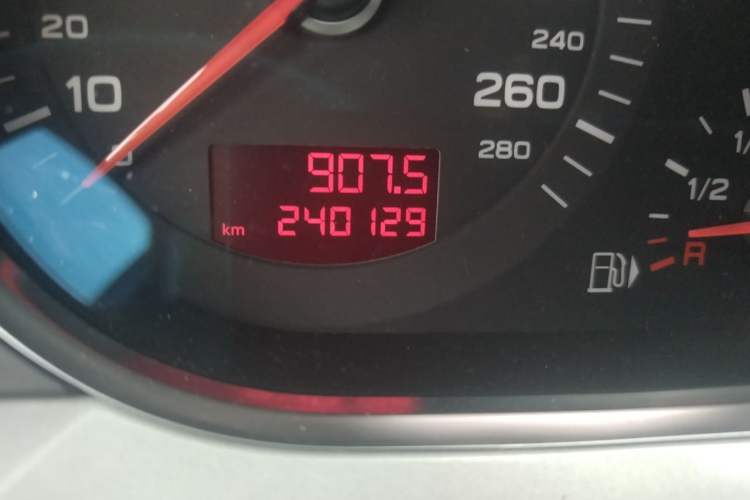 Used Audi A6L 2011 2.0 TFSI Automatic Standard Edition Odometer Close Up