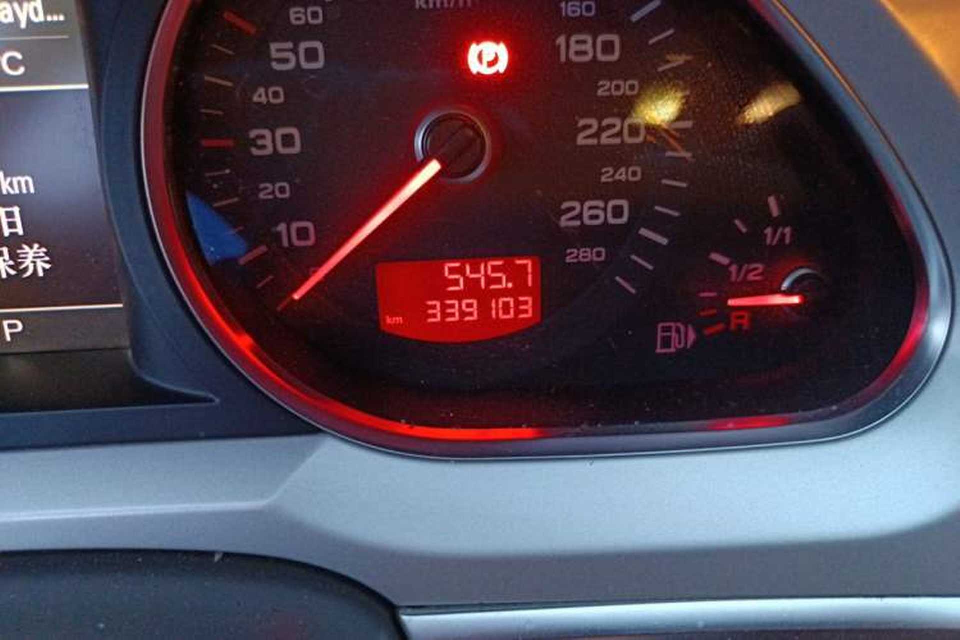 Used Audi A6L 2011 2.4L Comfort Edition Odometer Close Up