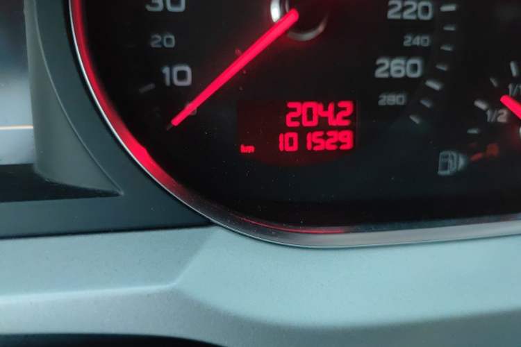 Used Audi A6L 2011 3.0 TFSI quattro Luxury Model Odometer Close Up