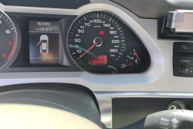Used Audi A6L 2011 2.4L Comfort Edition Odometer Close Up