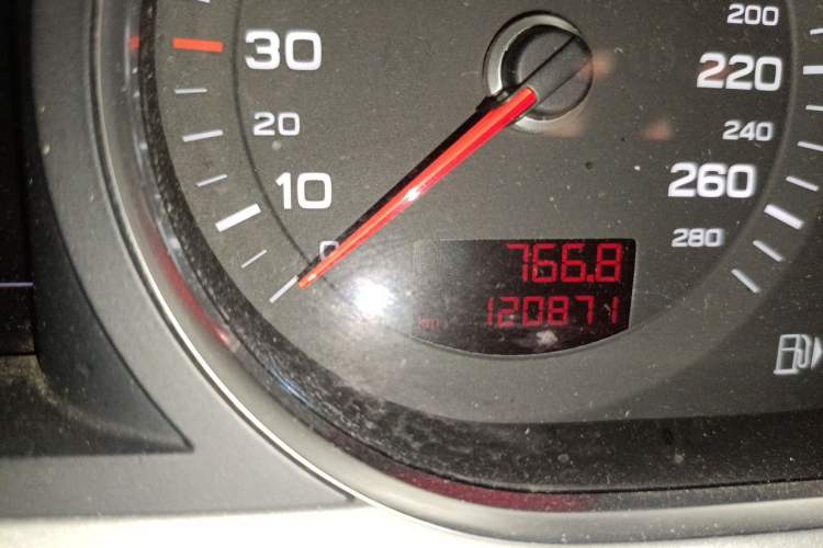Used Audi A6L 2011 2.0 TFSI Automatic Standard Edition Odometer Close Up