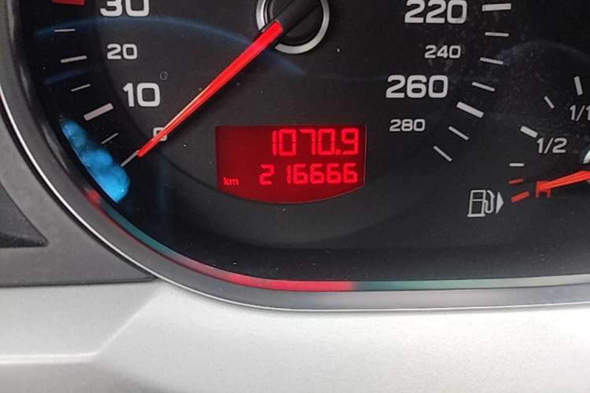 Used Audi A6L 2011 2.0 TFSI Automatic Standard Edition Odometer Close Up