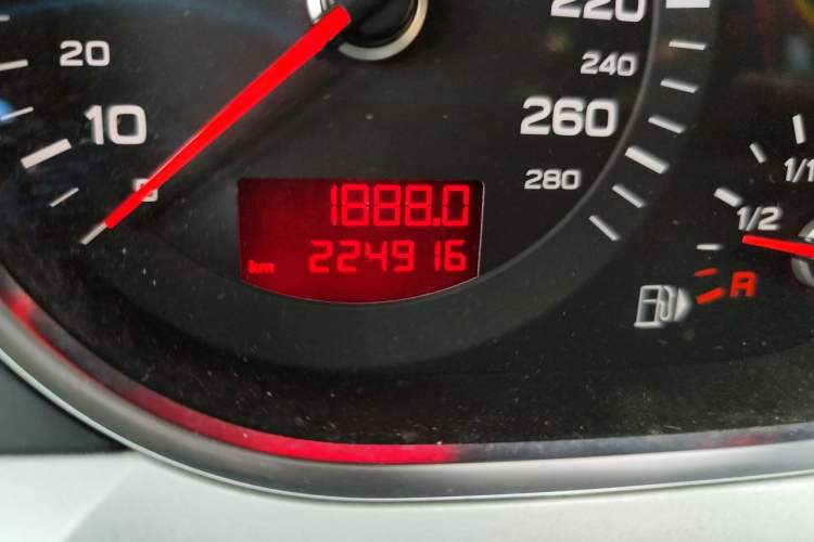 Used Audi A6L 2011 2.0 TFSI Automatic Standard Edition Odometer Close Up