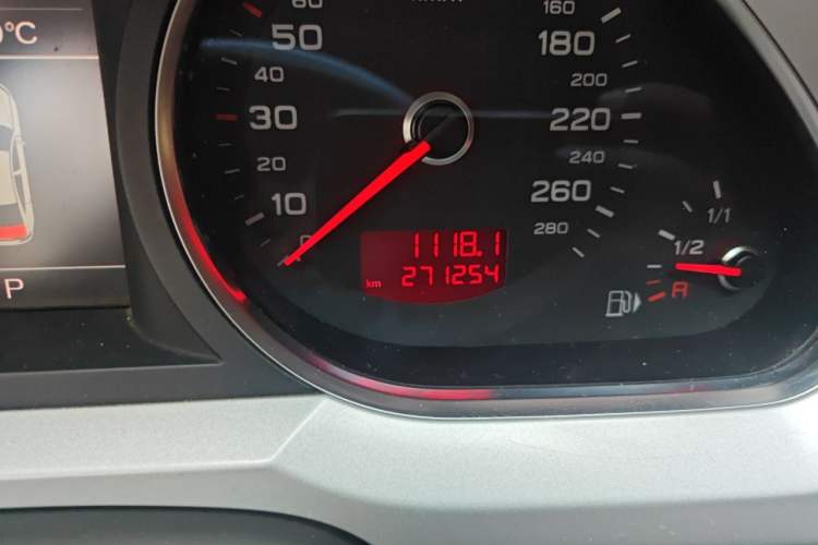 Used Audi A6L 2011 2.8 FSI Luxury Model Odometer Close Up