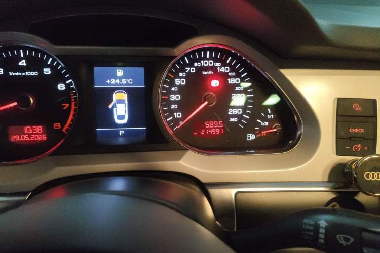 Used Audi A6L 2011 2.8 FSI Comfort Model Odometer Close Up
