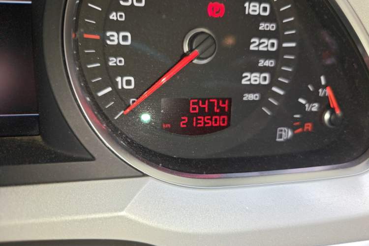 Used Audi A6L 2011 2.0 TFSI Automatic Standard Edition Odometer Close Up