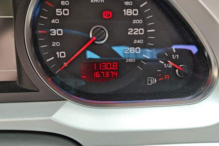 Used Audi A6L 2011 2.0 TFSI Automatic Standard Edition Odometer Close Up