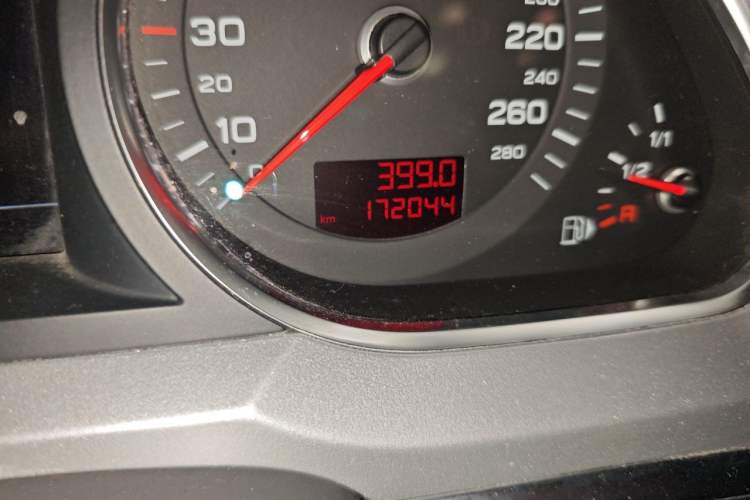 Used Audi A6L 2011 2.0 TFSI Automatic Standard Edition Odometer Close Up