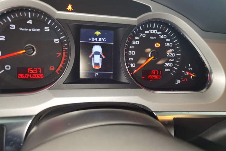 Used Audi A6L 2011 2.4L Comfort Edition Odometer Close Up