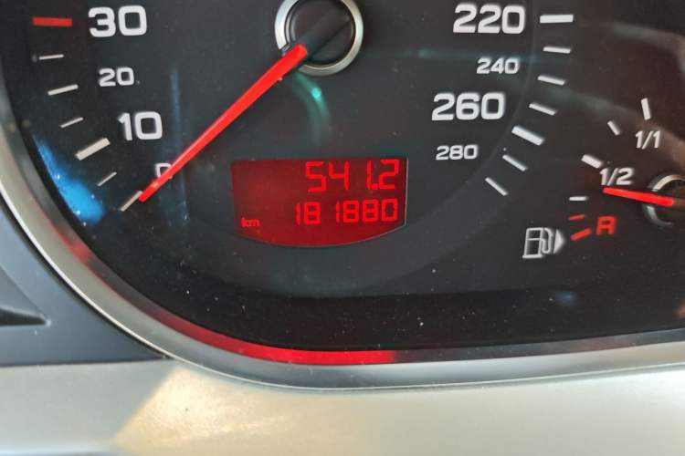 Used Audi A6L 2011 2.0 TFSI Automatic Standard Edition Odometer Close Up
