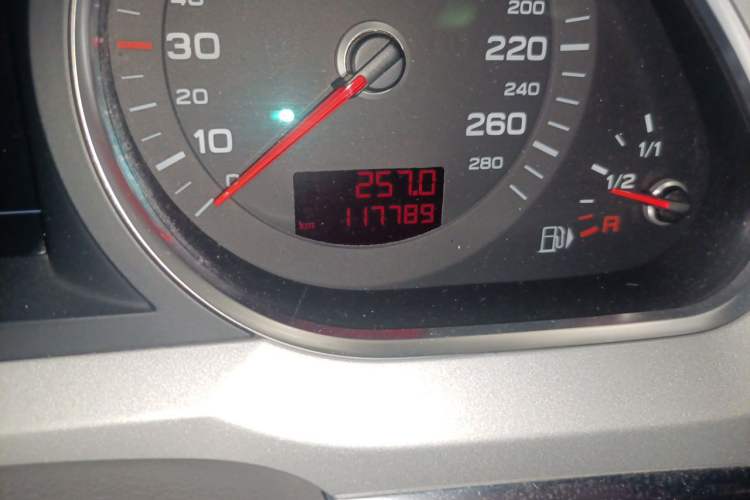 Used Audi A6L 2011 2.0 TFSI Automatic Standard Edition Odometer Close Up