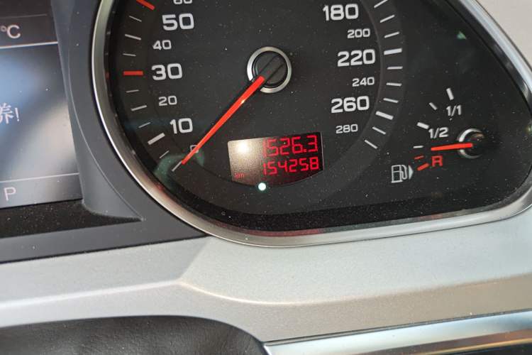 Used Audi A6L 2011 2.0 TFSI Automatic Standard Edition Odometer Close Up
