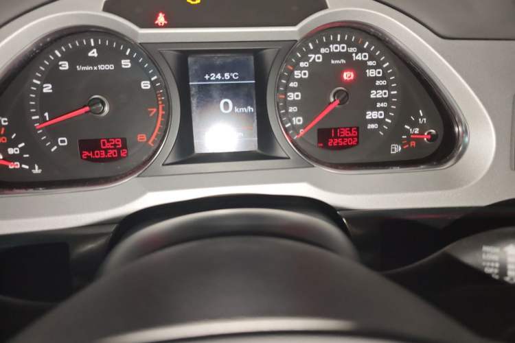 Used Audi A6L 2011 2.8 FSI quattro Luxury Model Odometer Close Up