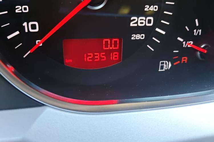 Used Audi A6L 2011 2.0 TFSI automatic Comfort trim Odometer Close Up