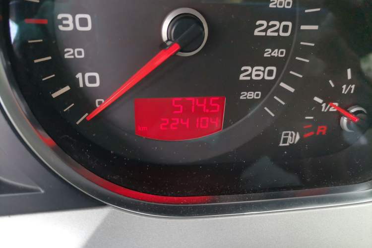 Used Audi A6L 2011 2.0 TFSI automatic Comfort trim Odometer Close Up