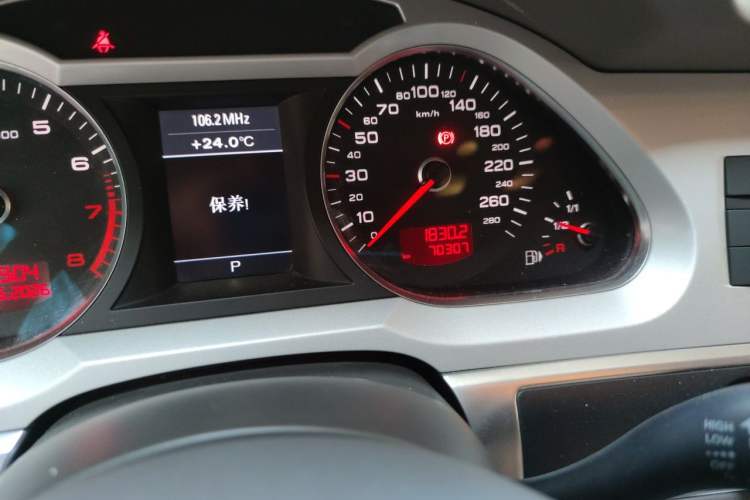 Used Audi A6L 2011 2.0 TFSI Automatic Standard Edition Odometer Close Up