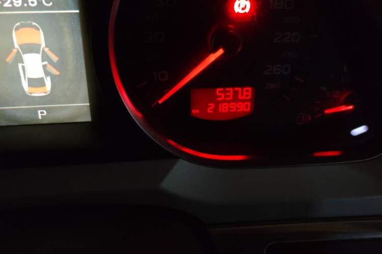 Used Audi A6L 2011 2.4L Technology Edition Odometer Close Up